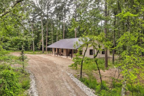 Chic Broken Bow Cabin with Hot Tub and Breezeway!